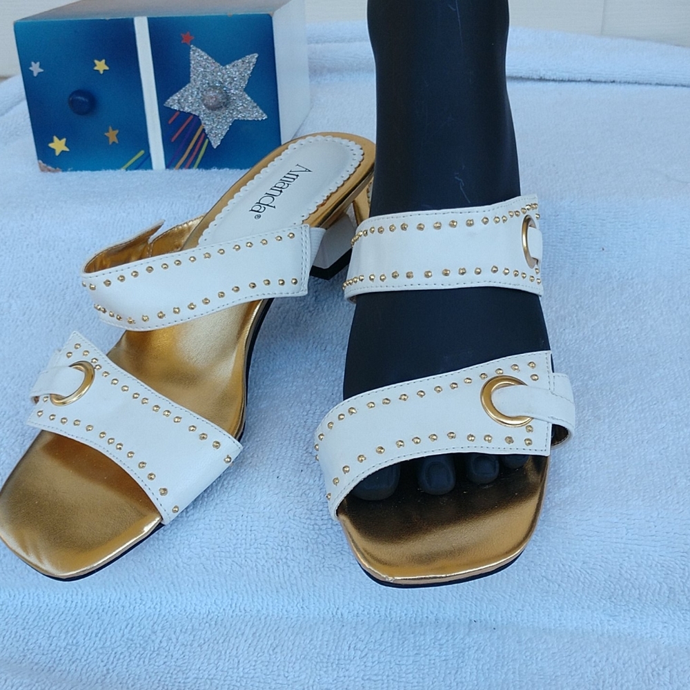 Amanda "JACK POTS" Women White Sandals Size 7M New